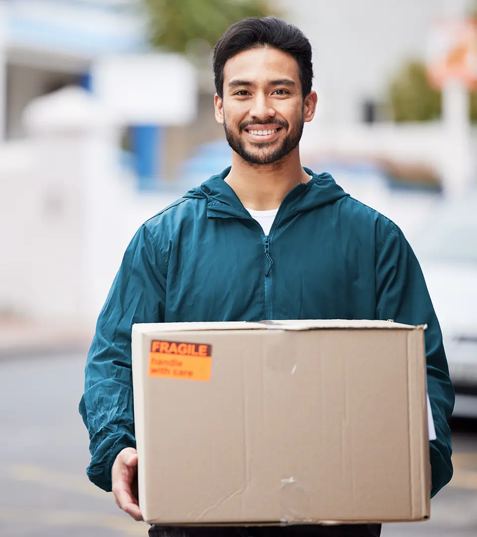 Gurgaon Movers Professional Staff carrying a moving packing box